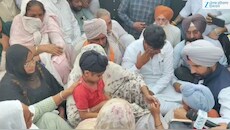 ਅਮਰਿੰਦਰ ਸਿੰਘ ਰਾਜਾ ਵੜਿੰਗ ਨੇ ਪਰਵਿੰਦਰ ਸਿੰਘ ਝੋਟੇ ਦੇ ਪਰਿਵਾਰ ਨਾਲ ਕੀਤਾ ਦੁੱਖ ਸਾਂਝਾ