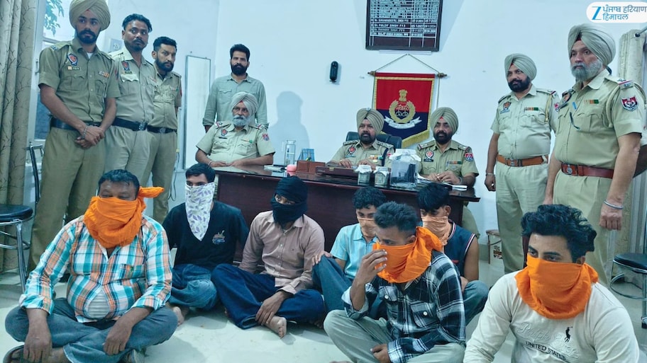 ਜੰਡਿਆਲਾ ਗੁਰੂ ਪੁਲਿਸ ਦੀ ਵੱਡੀ ਕਾਰਵਾਈ; ਨਾਜਾਇਜ਼ ਪਟਾਕਾ ਫੈਕਟਰੀ ਦਾ ਪਰਦਾਫਾਸ਼, ਭਾਰੀ ਮਾਤਰਾ ਵਿੱਚ ਵਿਸਫੋਟਕ ਸਮੱਗਰੀ ਬਰਾਮਦ