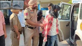 ਮੋਹਾਲੀ ਦੀ ਅੰਬ ਸਾਹਿਬ ਕਲੋਨੀ ਵਿੱਚ ਵੱਡੀ ਪੁਲਿਸ ਕਾਰਵਾਈ; ਦੋ ਨੌਜਵਾਨ ਪਿਸਤੌਲ ਅਤੇ ਦੇਸੀ ਚਾਕੂ ਸਮੇਤ ਗ੍ਰਿਫ਼ਤਾਰ