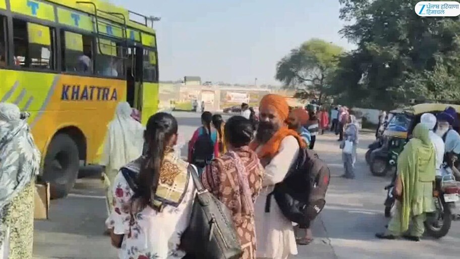 ਸਰਕਾਰੀ ਬੱਸਾਂ ਦੀ ਹੜਤਾਲ ਕਾਰਨ ਰਾਜਪੁਰਾ ਦੇ ਗਗਨ ਚੌਕ ’ਤੇ ਸਵਾਰੀਆਂ ਖੱਜਲ-ਖ਼ੁਆਰ