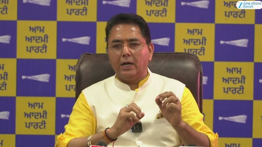 ਆਮ ਪੰਜਾਬੀਆਂ ਨੂੰ ਸਹੂਲਤਾਂ ਤੋਂ ਵਾਂਝਾ ਰੱਖਣ ਵਾਲੀ ਕਾਂਗਰਸੀ ਨੇਤਾ ਆਪ ਸਬਸਿਡੀਆਂ ਦਾ ਆਨੰਦ ਮਾਣ ਰਹੇ: ਅਮਨ ਅਰੋੜਾ